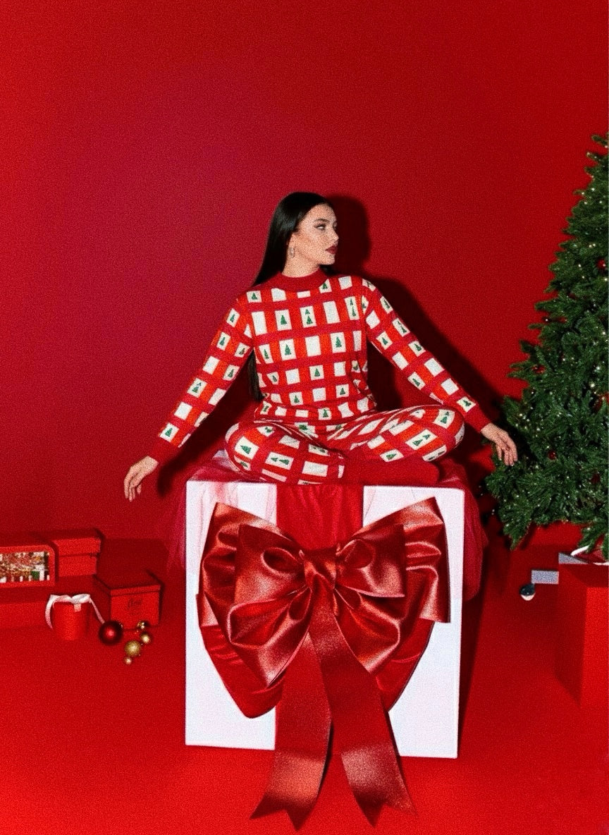 MATCHING PIJAMAS | CHRISTMAS TREE